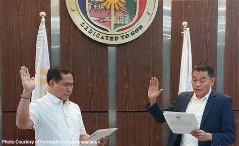 Parañaque mayor administers oath to 256 newly.